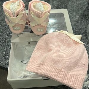 Brand new UGG “Jesse boot and hat set”  for baby